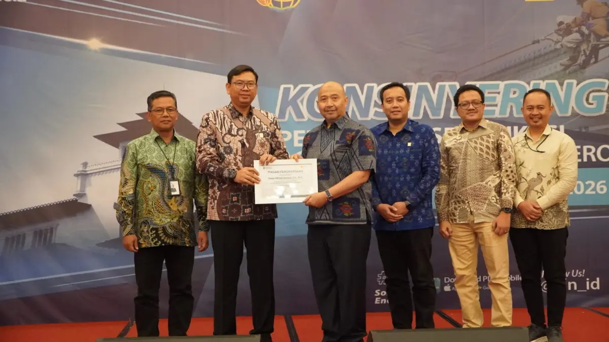 PENYERAHAN SERTIFIKAT : PT PLN (Persero) bersama Kantor Wilayah (Kanwil) Badan Pertanahan Nasional (BPN) Provinsi Jawa Barat melakukan kolaborasi strategis mengamankan asset negara sepanjang 2025.