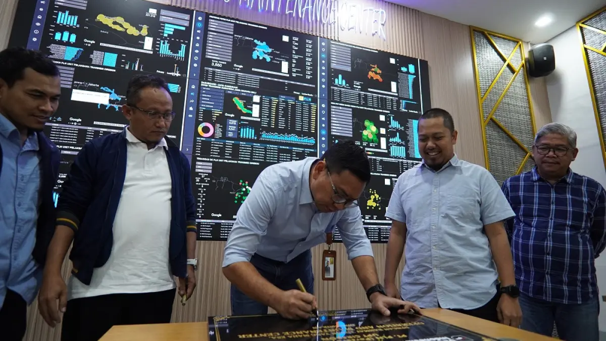 SIAGA RAMADAN : PT PLN (Persero) UIT JBT memperkuat kesiagaan pasokan listrik selama bulan suci Ramadan dengan meresmikan Ruang  OMC di Kantor UPT Cirebon, Kamis 26 Februari 2026. 