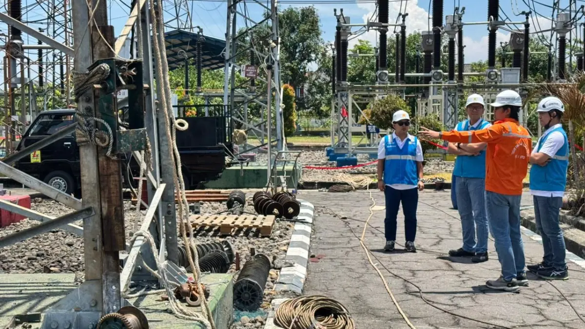 TUNTASKAN PERBAIKAN : PT PLN (Persero) UPT Salatiga tuntaskan perbaikan dan pemberian tegangan kembali (energize) pada Transformator (Trafo) #2 di Gardu Induk (GI) 150 kV Jajar, Surakarta, Selasa 24 Maret 2026. 