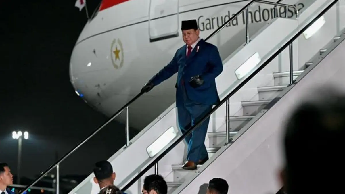 Presiden Prabowo Subianto tiba di Tokyo, Jepang untuk melakukan kunjungan resmi perdananya sebagai Presiden Republik Indonesia. (Biro Pers Sekretariat Presiden RI)