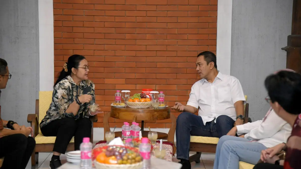 Wali Kota Semarang Agustina Wilujeng saat bersilaturahmi di kediaman Hendrar Prihadi, mantan wali Kota Semarang periode 2013-2022 pada Selasa (31/3/2026).