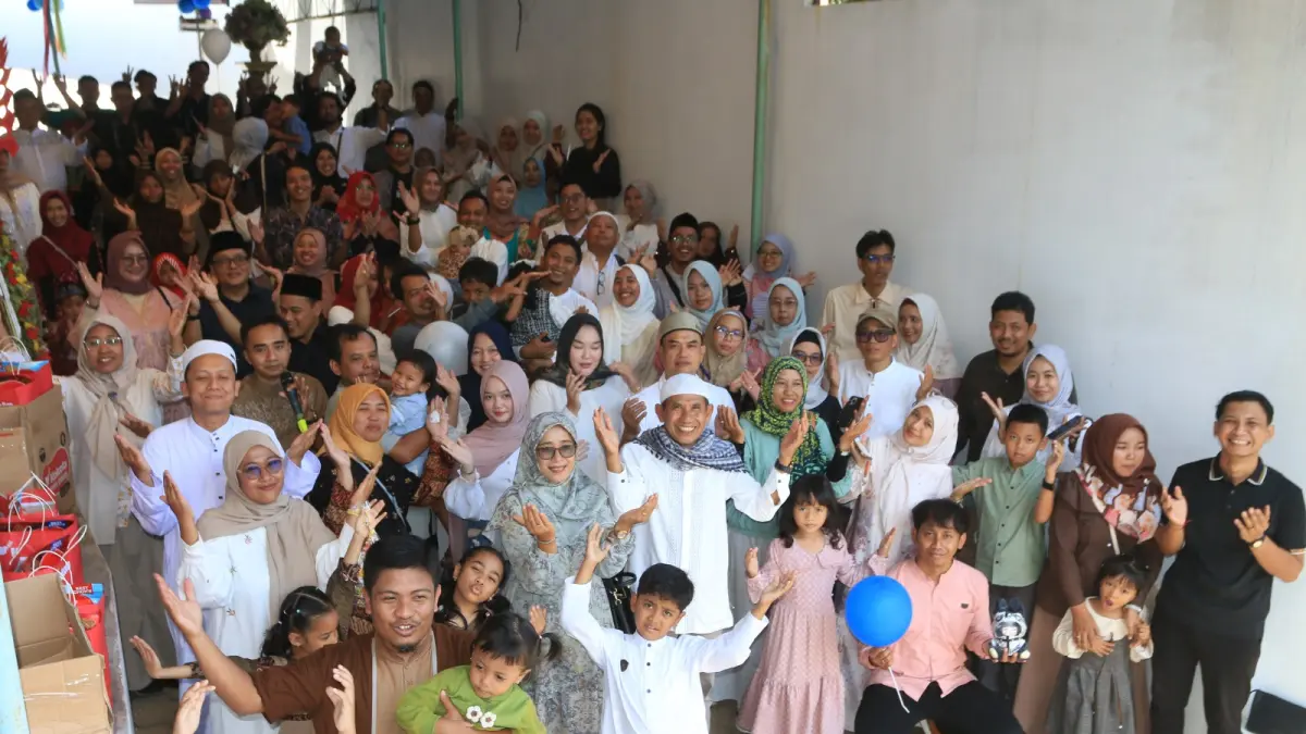Karyawan dan keluarga antusias mengikuti Halalbihalal dan HUT ke-26 Radat Semarang. (Nur Chamim/Jawa Pos Radar)