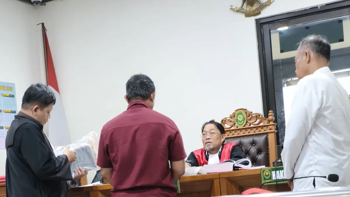 Saksi memberikan keterangan di persidangan kematian dosen Untag Semarang, Dwinanda Levi di Pengadilan Negeri Semarang, Senin (6/4). IDA FADILAH/JAWA POS RADAR SEMARANG