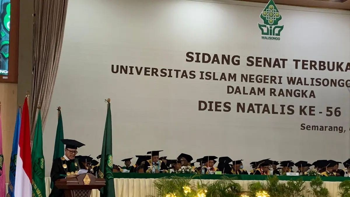RAPAT SENAT : Rektor UIN Walisongo, Prof. Dr. Musahadi, M.Ag., dalam acara Dies Natalis ke-56 di Gedung Tgk Ismail Yakub, Senin 6 April 2026. (KHAFIFAH ARINI PUTRI/JAWA POS RADAR SEMARANG)
