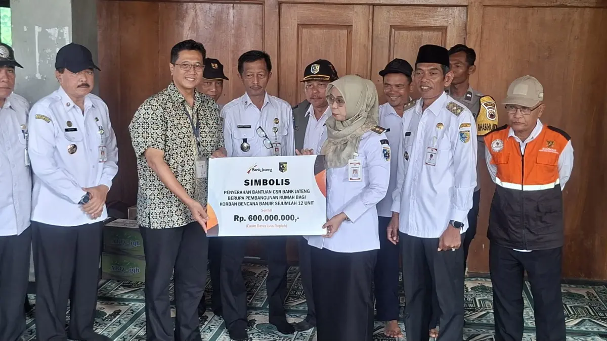 
Bupati Demak dr Eisti