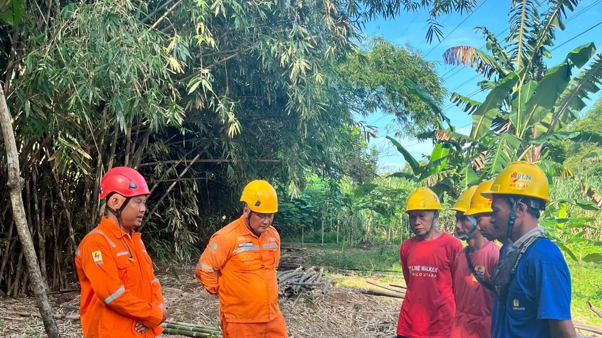 PASTIKAN LISTRIK ANDAL : PT PLN (Persero) melalui UIT JBT memastikan pasokan listrik tetap andal selama Hari Raya Idulfitri 1447 Hijriah. (HUMAS PLN UPT SALATIGA)