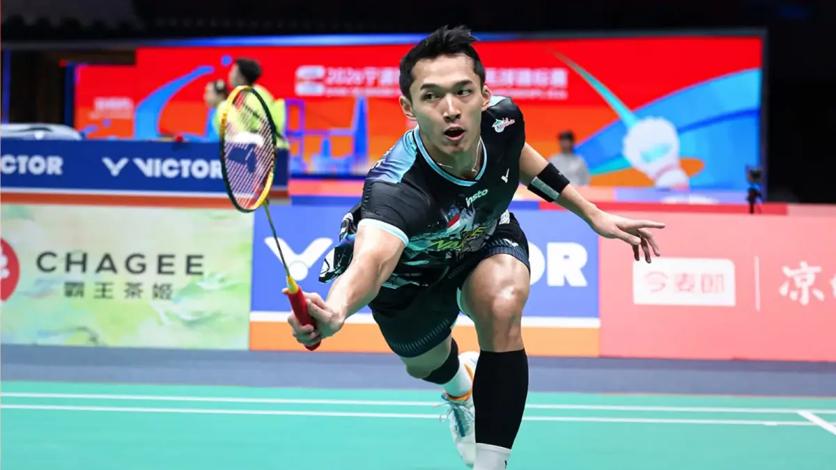 Unggulan ketiga Jonatan Christie mengamankan tiket ke babak kedua usai menang dua gim langsung 21-13, 21-8 atas wakil Malaysia, Leong Jun Hao.
