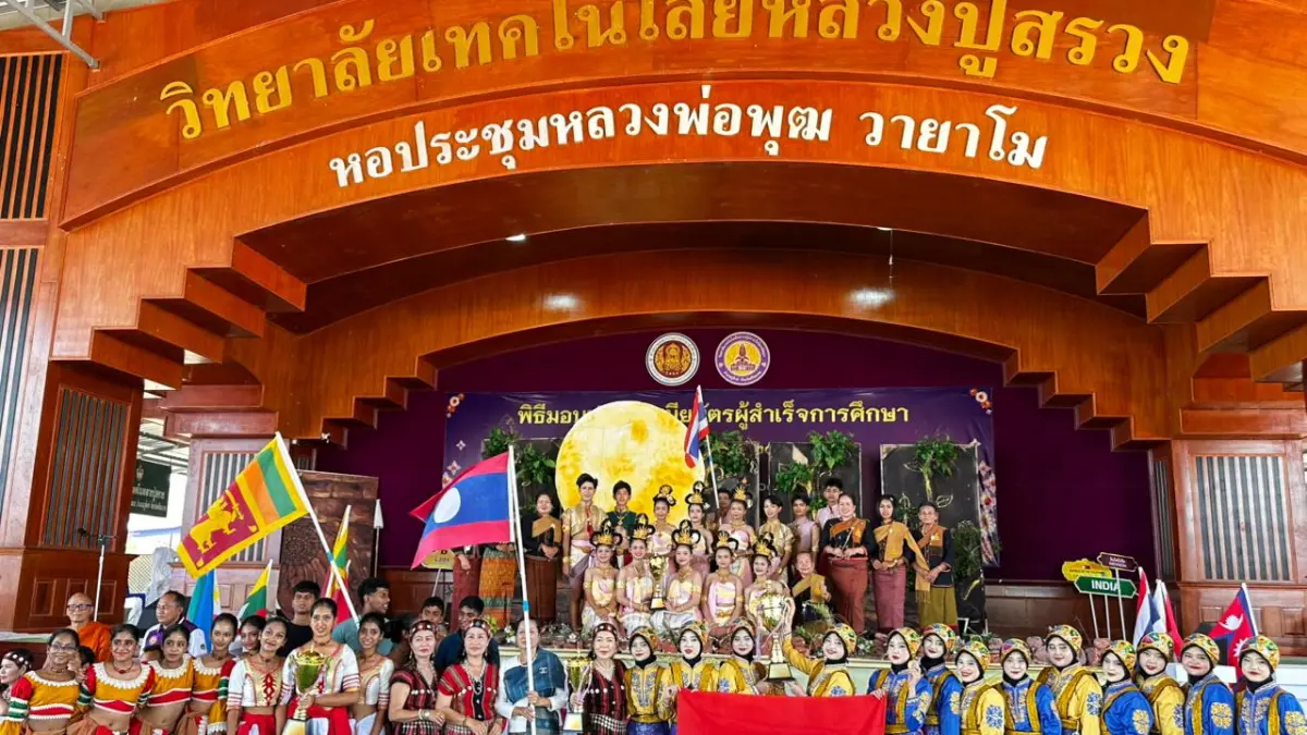 Tim Ratoh Jaroe SMA Negeri 4 Semarang (SMAPA) sukses menyabet Juara Umum 1 (1st Winner) sekaligus dinobatkan sebagai Excellent Performance dalam kompetisi bertajuk Luang Pu Suang International Folklore Contest Thailand yang digelar di Sisaket, Thailand, Rabu (8/4/2026). Untuk Juara 1 diraih Sri Lanka. Sedangkan Juara 2 direbut Laos.