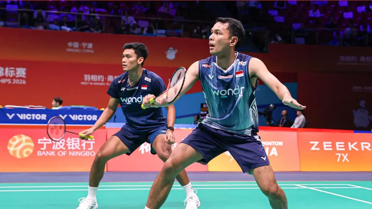 Fajar Alfian/Muhammad Shohibul Fikri berhasil menumbangkan wakil tuan rumah, Chen Bo Yang/Liu Yi dua gim langsung 21-17, 25-23 dan melaju ke 8 besar.