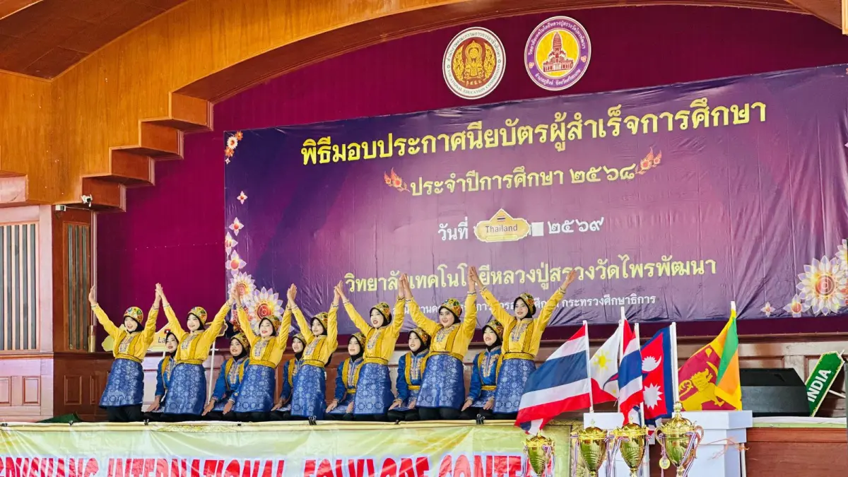 Tim Ratoh Jaroe SMA Negeri 4 Semarang sukses menyabet Juara Umum 1 sekaligus dinobatkan sebagai Excellent Performance dalam kompetisi bertajuk Luang Pu Suang International Folklore Contest Thailand yang digelar di Sisaket, Thailand, Rabu (8/4/2026)