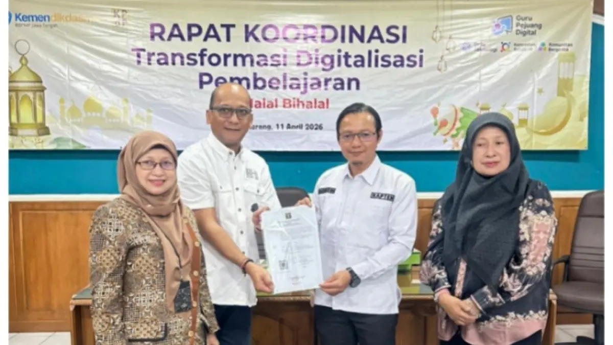 Kepala BBPMP Jawa Tengah, Dr. Nugraheni Triastuti menyaksikan penyerahan legalitas KPDP