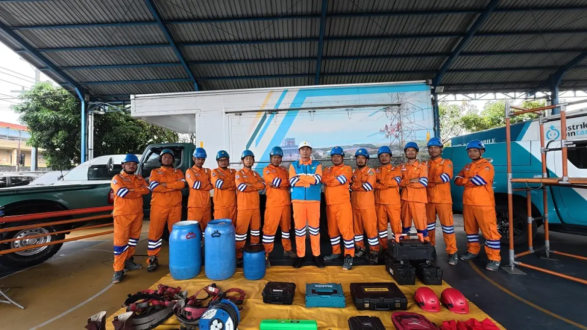 APEL SIAGA : PT PLN (Persero) Unit Pelaksana Transmisi (UPT) Semarang meningkatkan kesiapsiagaan kelistrikan melalui pelaksanaan Apel Siaga dilanjutkan dengan gelar pasukan dan peralatan yang dilaksanakan pada Senin 9 Maret 2026.&nbsp;(DOK. PLN UPT SEMARANG)