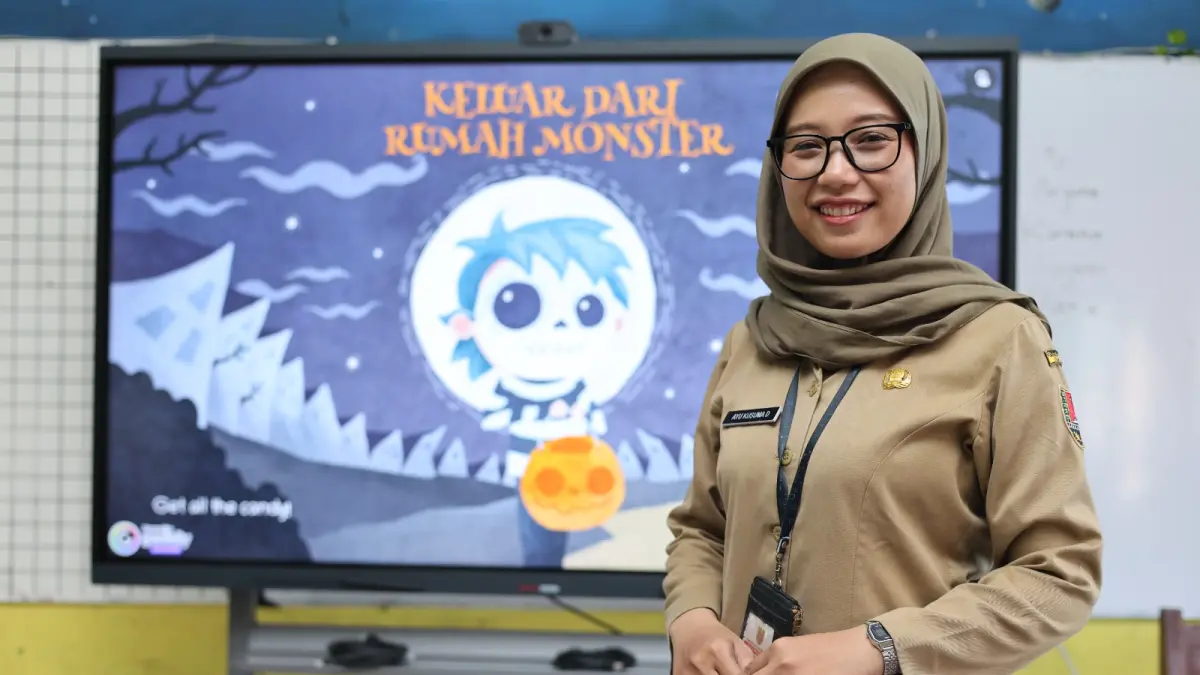  Suasana kelas 6B di SDN Wonotingal siang itu tak lagi sunyi. Tak ada wajah tegang menatap lembar soal. Sebaliknya, ruangan dipenuhi suara riuh diskusi, tawa, dan seruan kecil penuh semangat. Di depan kelas, sebuah papan interaktif 