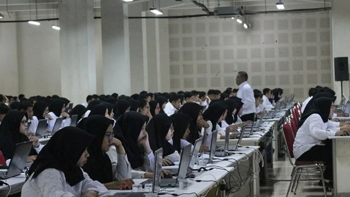CPNS 2026 segera dibuka dengan kabar baik bagi lulusan SMA. Kementerian Keuangan menyiapkan 380 formasi di Bea Cukai melalui skema PPPK. Simak jadwal, syarat, dan informasi lengkap rekrutmen terbaru di sini.