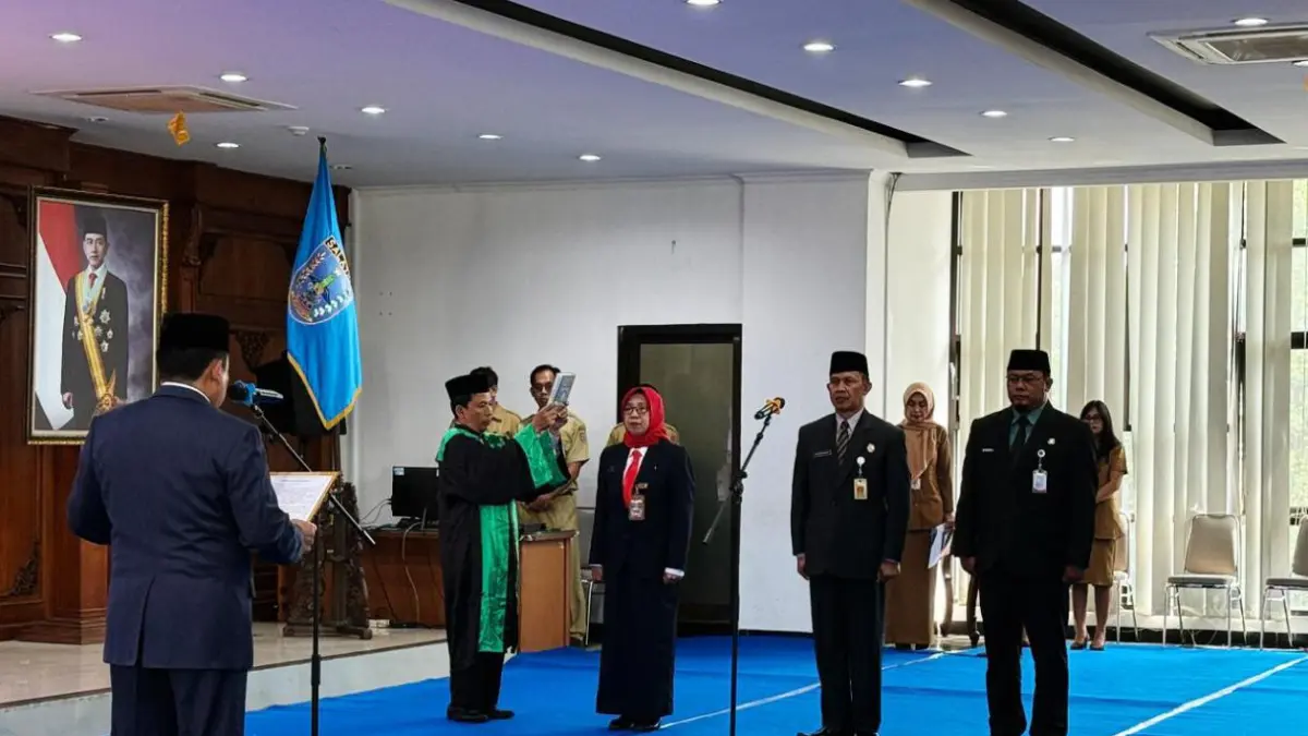 Wali Kota Salatiga, dr. Robby Hernawan, Sp.OG., menegaskan arah baru birokrasi dengan melantik dan mengambil sumpah/janji Jabatan Pimpinan Tinggi Pratama di lingkungan Pemerintah Kota Salatiga.