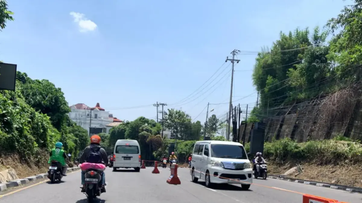 Jalan Gombel Baru mulai dipperasikan dua arah. (KHAFIFAH ARINI PUTRI/JAWA POS RADAR SEMARANG)