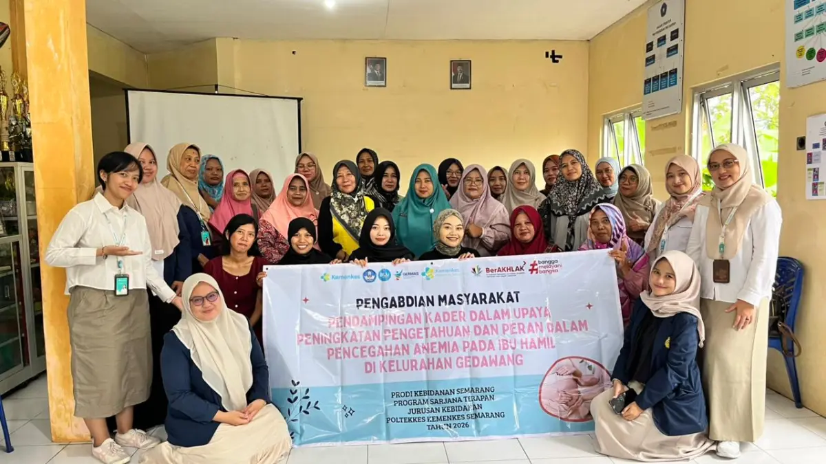 Dosen dan mahasiswa Jurusan Kebidanan Poltekkes Kemenkes Semarang dampingi Kader Kesehatan Kelurahan Gedawang, Kecamatan Banyumanik, Kota Semarang dalam pencegahan anemia pada ibu hamil.