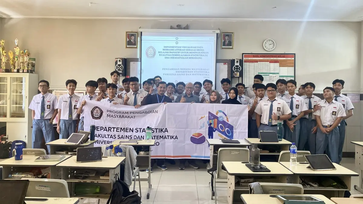 Tim Departemen Statistika UNDIP ajarkan visualisasi data berbasis literasi di SMA Hidayatullah Semarang.