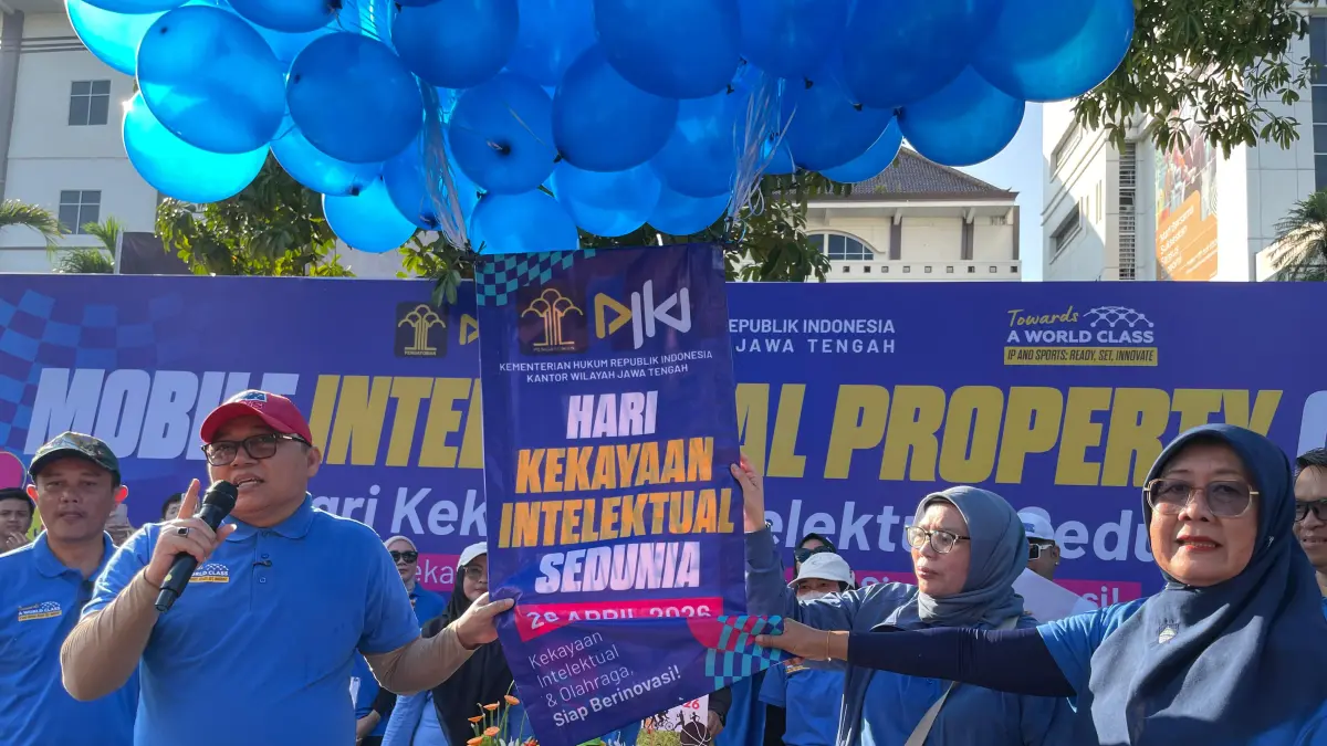 Kepala Kanwil Kemenkumham Jawa Tengah, Dr. Heni Susila Wardoyo memberikan sosialisasi dalam peringatan Hari KI Sedunia di CFD Simpang Lima Semarang, Minggu (26/4/2026). IDA FADILAH/JAWA POS RADAR SEMARANG&nbsp;