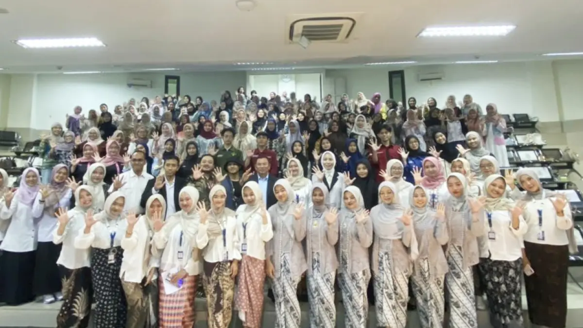 Seminar Nasional bertajuk “Pendidikan Berbasis Budaya untuk Generasi Kreatif dan Berkarakter melalui Budaya Lokal” di Aula Lt. 3 Gedung KH. Ahmad Dahlan, Senin (27/4).
