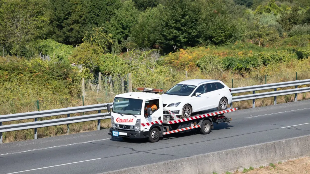 Garasi.id menghadirkan layanan Towing Express. Layanan ini dirancang untuk membantu pengendara yang mengalami kendala serius di jalan, mulai dari kerusakan mesin, gangguan transmisi, hingga masalah kelistrikan yang membuat kendaraan tidak dapat melanjutkan perjalanan. (Istimewa)
