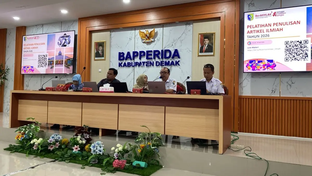 Narasumber pelatihan penulisan karya ilmiah serta penguatan pemanfaatan teknologi kecerdasan buatan (Artificial Intelligence/AI) dalam riset.