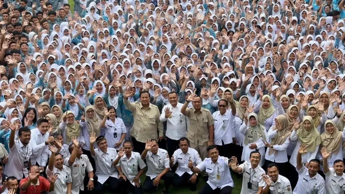 Presiden Prabowo Subianto meninjau langsung hasil revitalisasi sekolah sekaligus pelaksanaan Program Makan Bergizi Gratis (MBG) di SMA Negeri 1 Cilacap, Rabu (29/4/2026). 