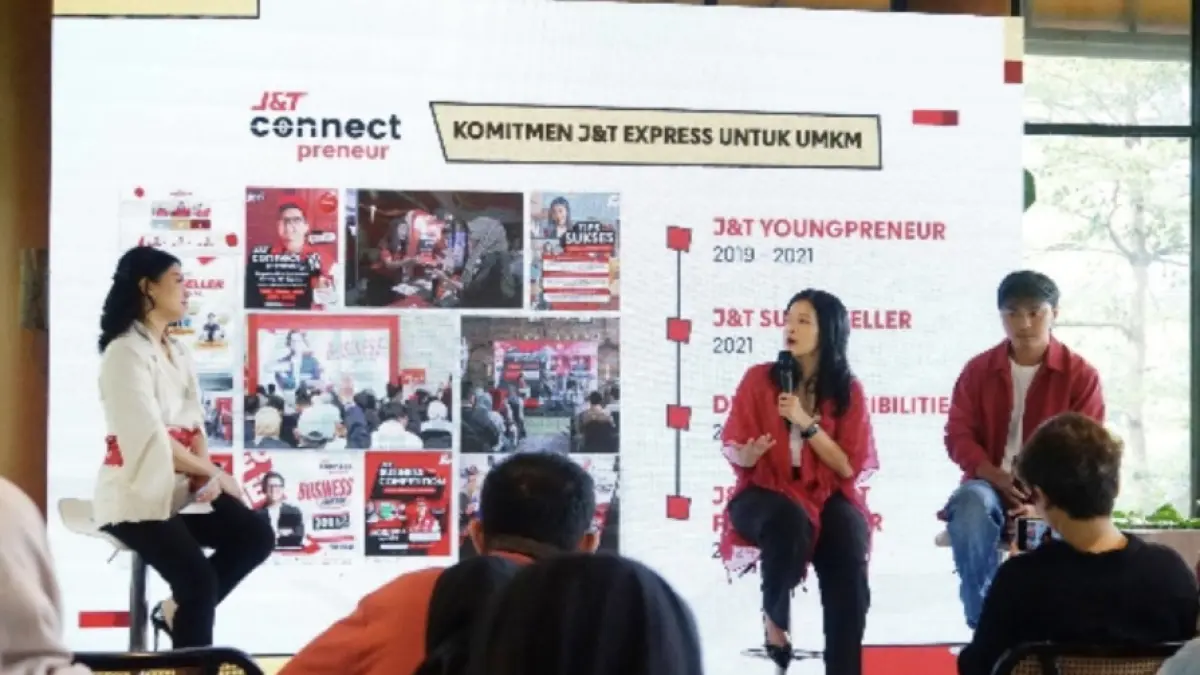 Rizky Arief, CEO HMNS Perfume dengan Herline Septia, Brand Manager J&T Express saat berbincang mengenai program J&T Connect Preneur Goes to Campus. Dalam acara tersebut, J&T Express berkomtimen untuk berperan lebih dari sekadar layanan pengiriman, namun juga sebagai enabler bisnis yang mendukung pertumbuhan wirausahawan muda di Indonesia.
