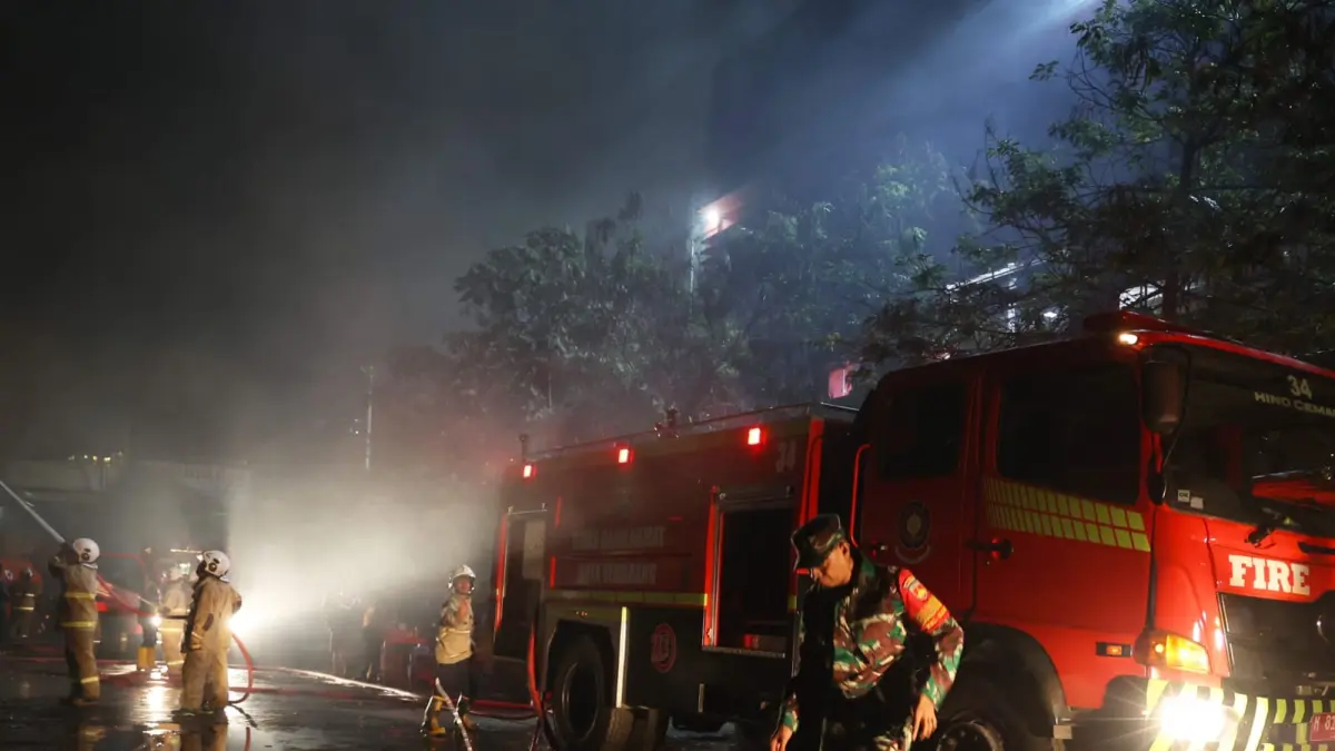 Pasar Kanjengan yang berlokasi di Kauman, Kecamatan Semarang Tengah kebakar, Rabu (29/4/2026) sekitar pukul 22.30.&nbsp;(Nurchamim/Jawa Pos Radar Semarang)