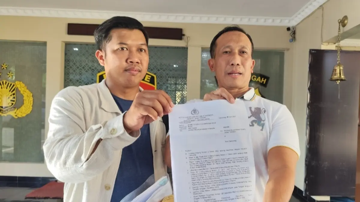 Zaenal Petir memberikan keterangan saat di Kantor Direktorat Reserse Kriminal Khusus Polda Jateng&nbsp;Jumat (1/5/2026)