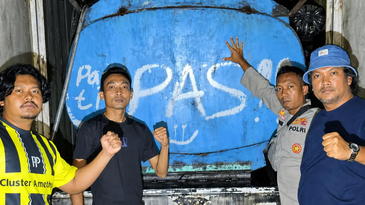 DIAMANKAN: Tanngki tempat penimbunan solar subsidi yang diamankan dari oknum nelayan di Kendal disita oleh pihak kepolisian Polres Kendal. (BUDI SETIYAWAN/RADARSEMARANG.ID) 