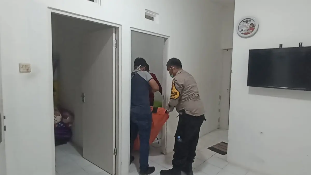 DIEVAKUASI: Koo Tjong Swan, 66, ditemukan tewas di rumahnya di Perumahan Delta Asri,  Desa Magelung, Kecamatan Kaliwungu Selatan, Jumat (1/5/2026) malam. (POLSEK KALIWUNGU/RADARSEMARANG.ID)   