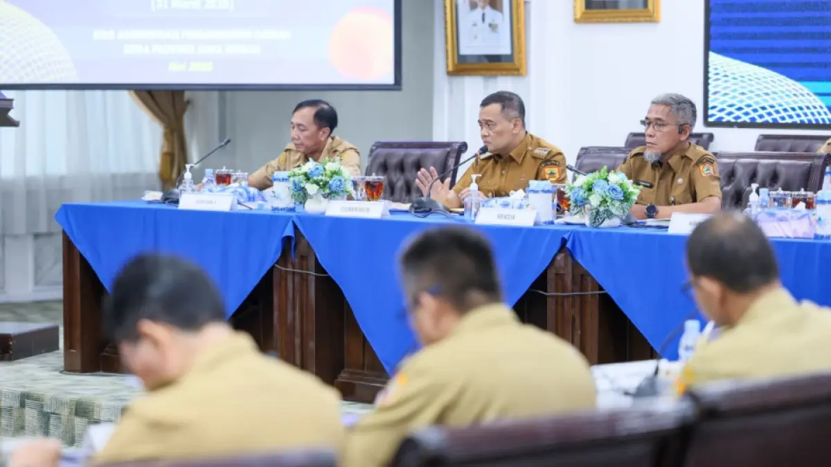 Gubernur Ahmad Luthfi menggelar rapat koordinasi pengendali operasional kegiatan (POK) Triwulan I-2026 di Kantor Gubenuran Pemprov Jateng, Senin (4/5/2026). 