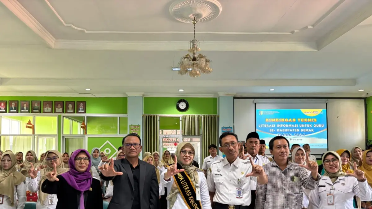 Bupati Demak dr Eistianah membuka bimtek literasi digital di Dinas Perpustakaan dan Kearsipan Pemkab Demak.(Wahibpribadi)