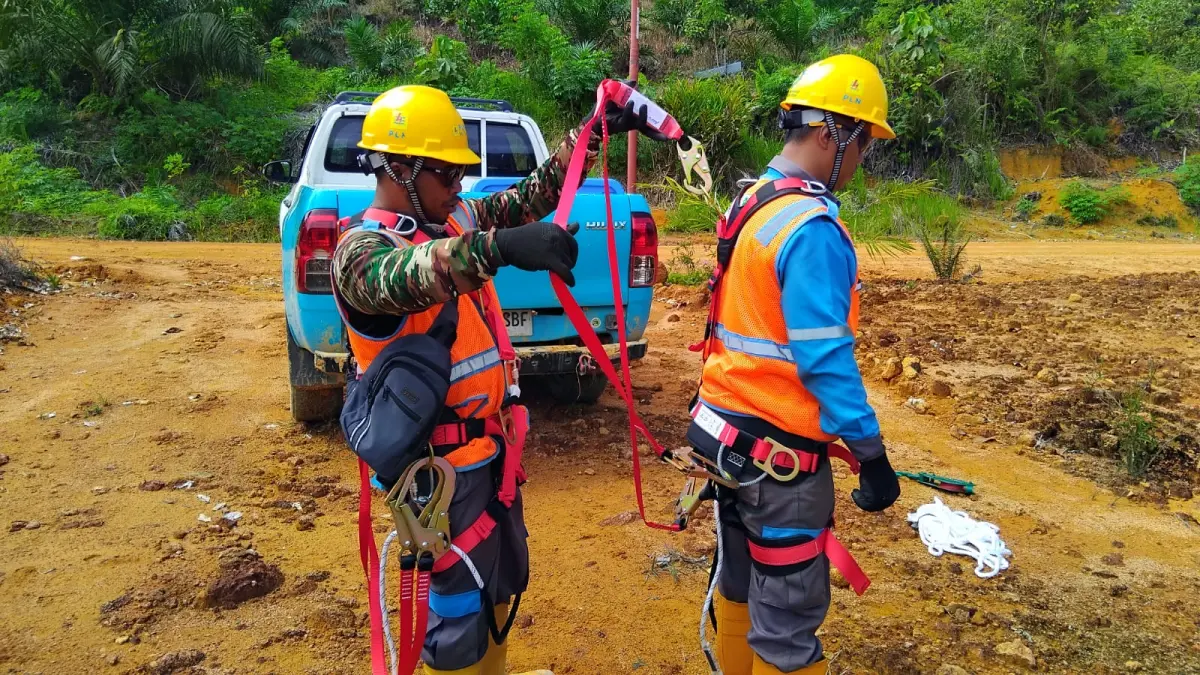 Dari Semarang ke Pedalaman Kalimantan, Misi Relawan PLN Nyalakan Harapan