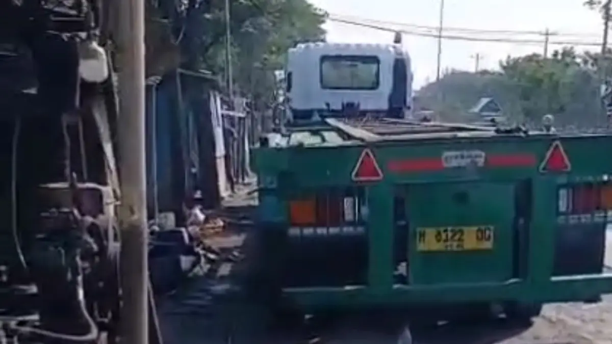 Lokasi tambal ban yang merupakan TKP meninggalnya sopir truk trailer setelah terhantam velg dan letusan ban kendaraan truk Rabu (6/5/2026).