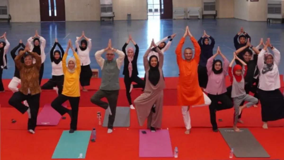 Mencoba Yoga dengan gerakan paling sederhana di UIN Salatiga