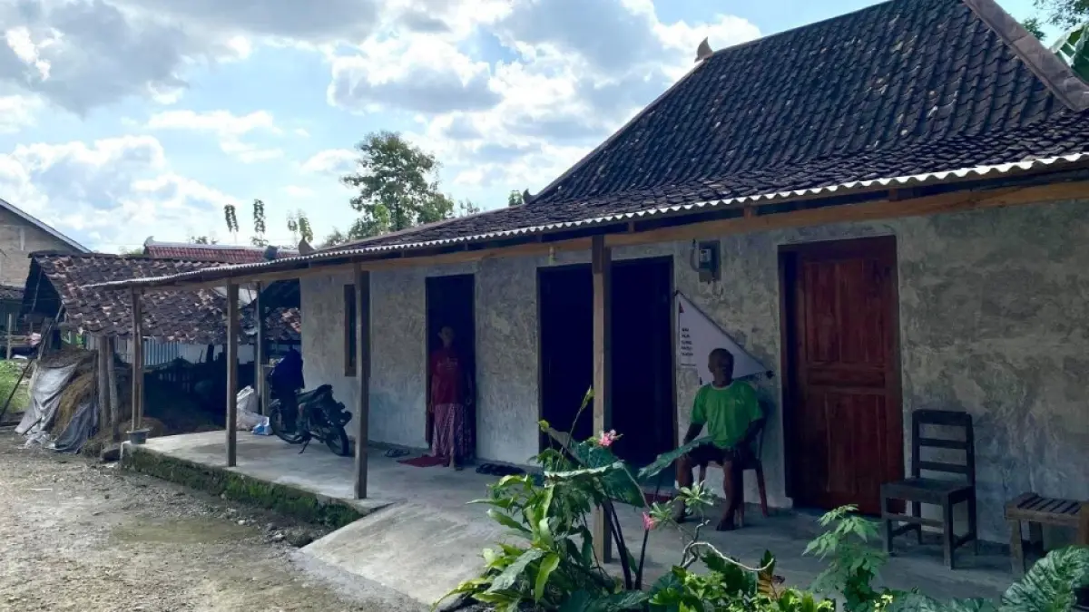 Program RTLH adalah wujud nyata kehadiran pemerintah untuk memastikan masyarakat hidup di hunian yang layak, aman, dan sehat. 