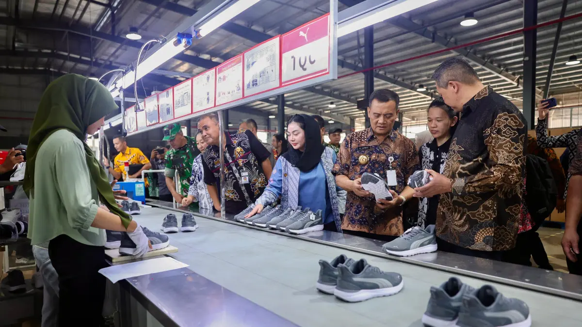 Ahmad Luthfi  didampingi Bupati Brebes Paramitha Widya Kusuma meninjau PT Gold Emperor Indonesia, Kamis (07/05/2026). 