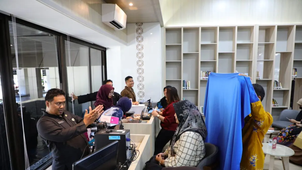 Pelayanan administrasi kependudukan kepada masyarakat di Gedung Pemprov Jateng