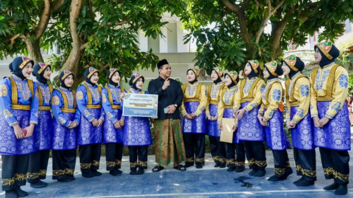 13 siswi SMAN 4 Semarang mendapat apresiasi langsung dari Wakil Gubernur Jawa Tengah, Taj Yasin Maimoen, Jumat (8/5/2026).