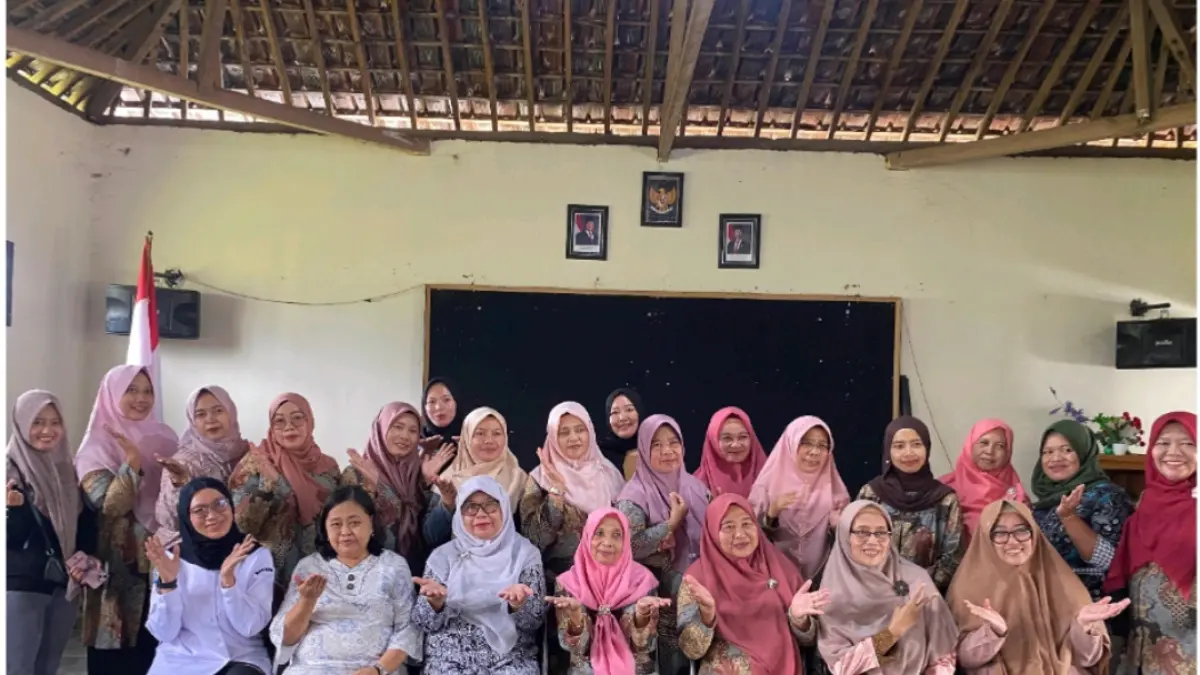 Tim Pengabdian FPIK Undip bersama dengan ibu-ibu PKK desa Kesongo, Kabupaten Semarang, usai sosialisasi pemanfaatan ikan red devils menjadi makanan lezat dan bergizi tinggi. (Ist)