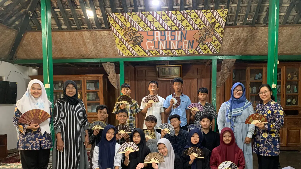 Tim pengabdian dari Universitas Negeri Semarang (Unnes) melaksanakan kegiatan sosialisasi dan workshop zero-waste textile craft di Panti Asuhan Gunungan Surakarta pada 8–10 Mei 2026.