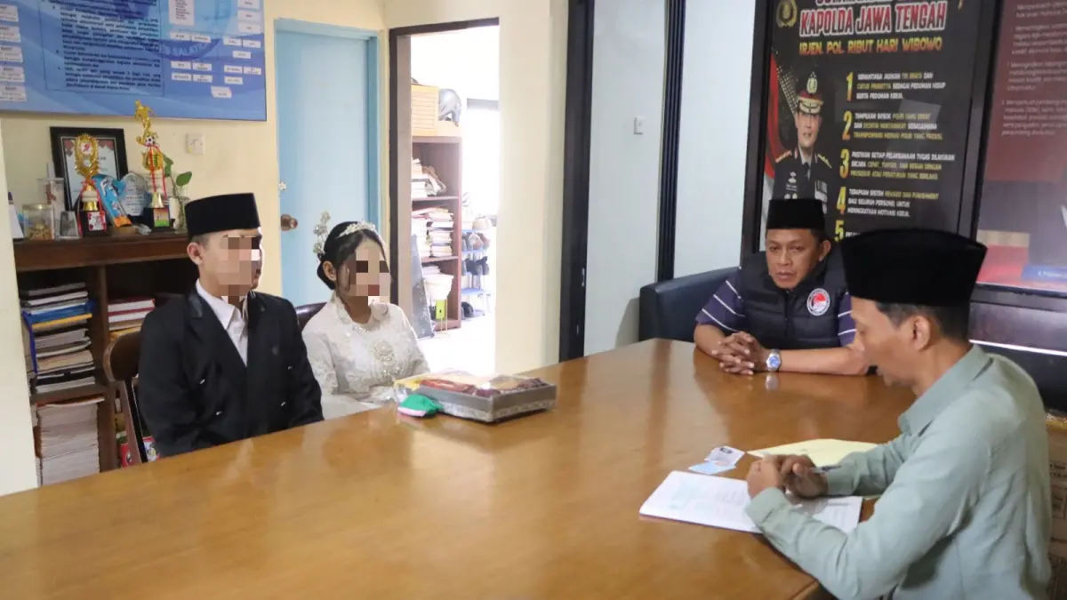 AD menikahi kekasihnya AAS di ruang Satreskrim Narkoba Polres Salatiga 
