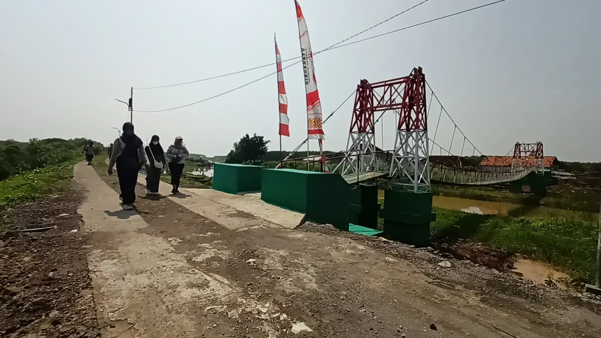 LEBIH AMAN : Jembatan gantung di RW 7 Tambaksari Kelurahan Mangkang Wetan selesai dibangun dan dibisa digunakan oleh warga untuk aktivitas dengan aman.