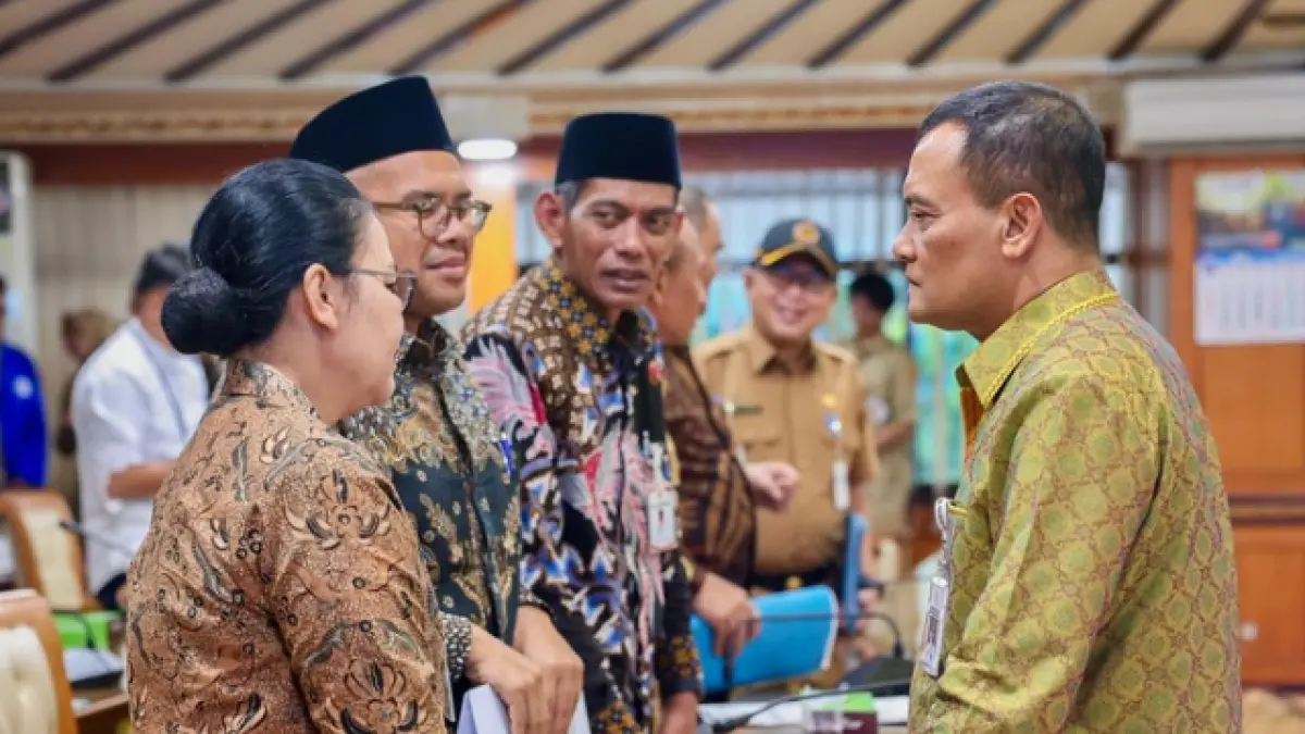 Gubernur menhgRapat Koordinasi Sistem Logistik Berbasis Laut di Kantor Gubernur Jawa Tengah, Senin (11/5/2026).