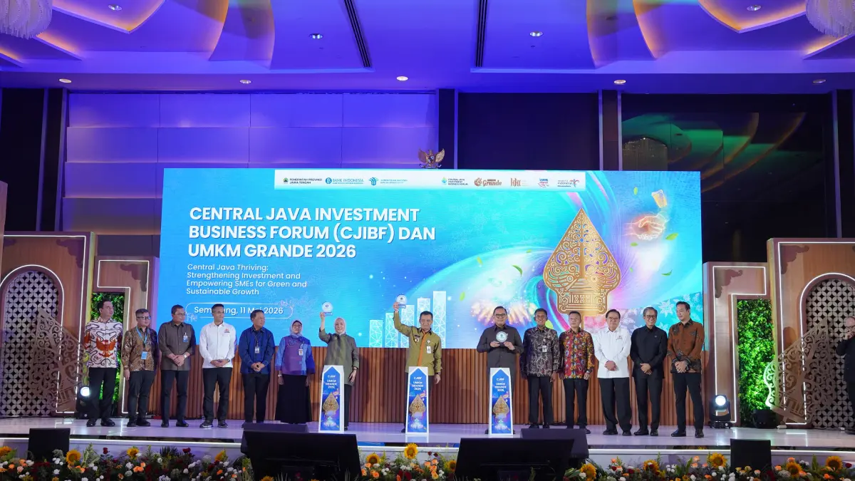 Prosesi pembukaan CJIBF dan puncak UMKM Grande oleh Deputi Gubernur Bank Indonesia Aida S. Budiman bersama Gubernur Jawa Tengah Ahmad Luthfi, dan Wakil Menteri Investasi dan Hilirisasi/Wakil Kepala BKPM Todotua Pasaribu, didampingi Kepala Perwakilan BI Provinsi Jawa Tengah M. Noor Nugroho.