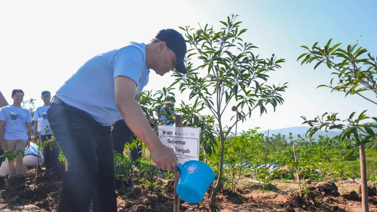 penanaman pohon dalam rangka konservasi dan reklamasi tambang batu andesit di Desa Kandangan, Kecamatan Bawen, Kabupaten Semarang, Rabu, 13 Mei 2026.