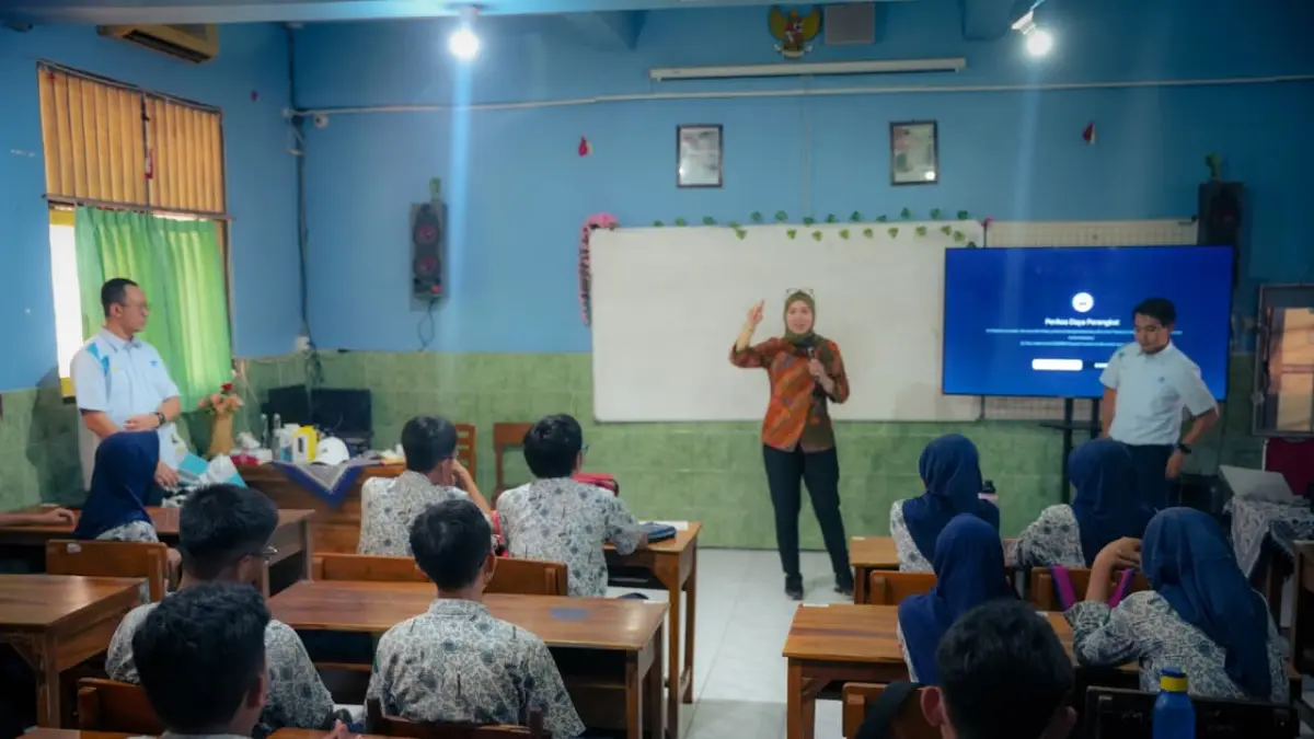 Direktur Distribusi PLN dan Alumni Alspero Berbagi Inspirasi di SMP N 2 Semarang, Bangun Karakter dan Nyalakan Energi untuk Indonesia Emas
