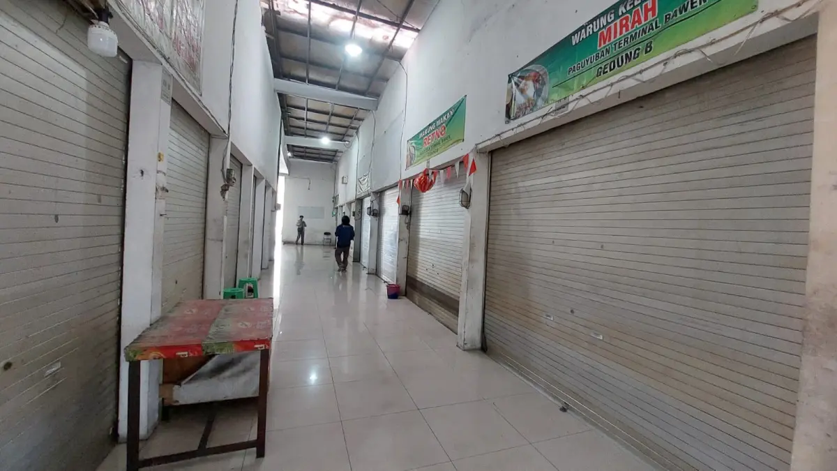 Puluhan pedagang di Terminal Bawen Kabupaten Semarang lakukan aksi tutup kios.